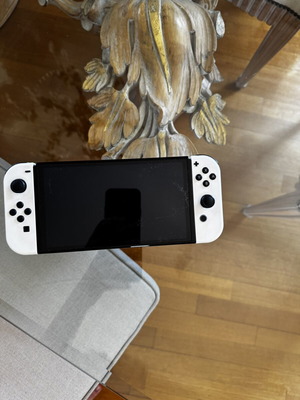 Nintendo OLED Edition конзола като нова с 5 игри и калъф за носене