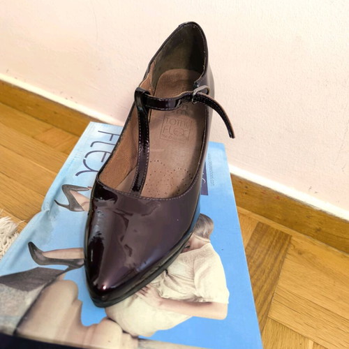 Desirèe Mary Jane pumps new, size 39 burgundy
