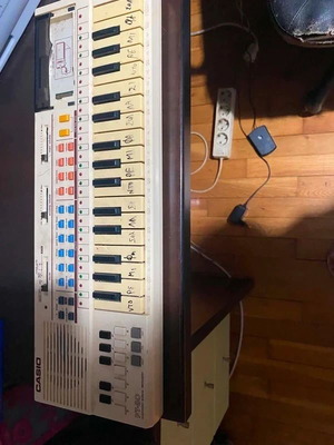 Casio PT-80 electronic keyboard used, 32 mini keys, built-in speaker