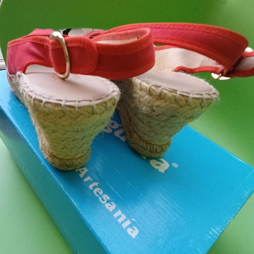 Viguera red peep toe espadrille platform sandals like new, size 38