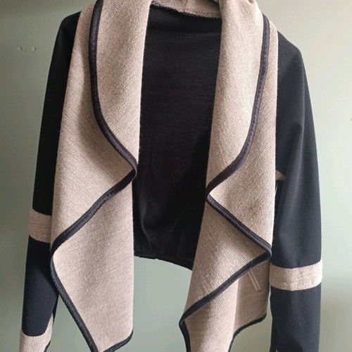 Short women's coat with a waterfall collar