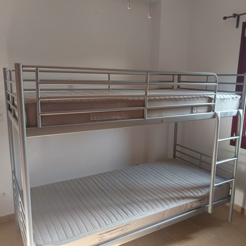 Bunk bed with mattresses like new