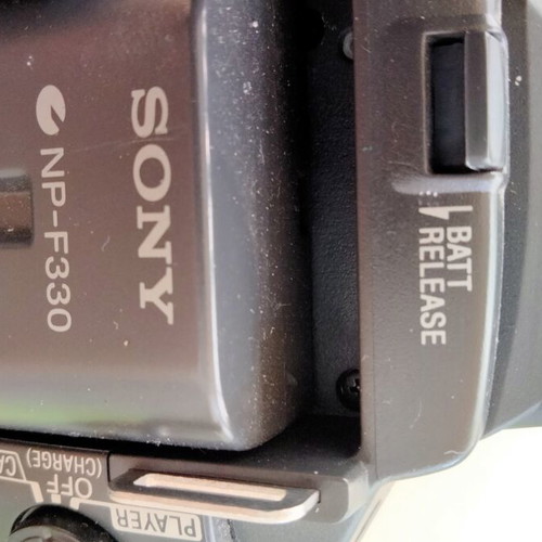 Sony Handycam Vision CCD-TRV78E PAL Hi8 Video8 camcorder, retro Y2K