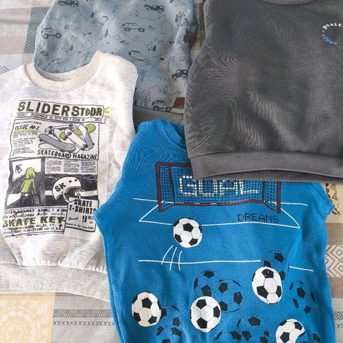 Set of 4 used boys' winter sweatshirts for ages 2-3