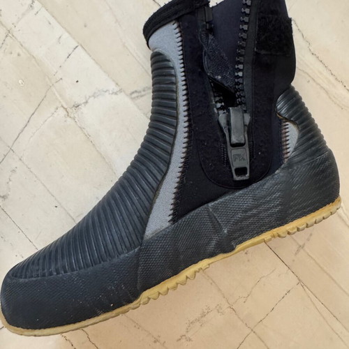GUL Sailing Boots Kids Like New Size 4
