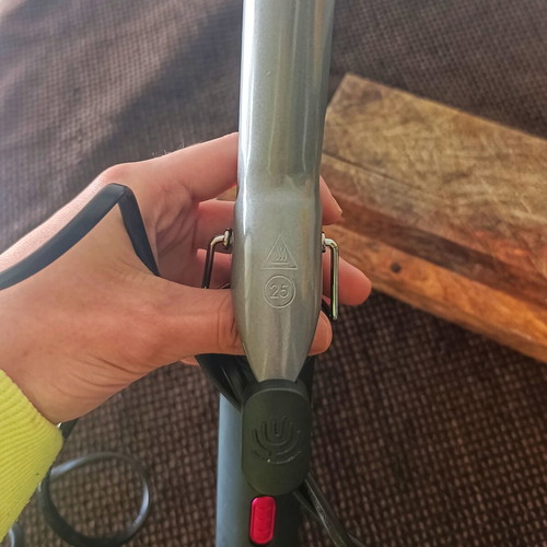 Curling iron like new with airy light curls effect