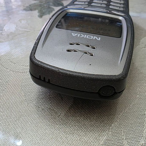 Nokia 3210 mobile phone used, gray, no charger
