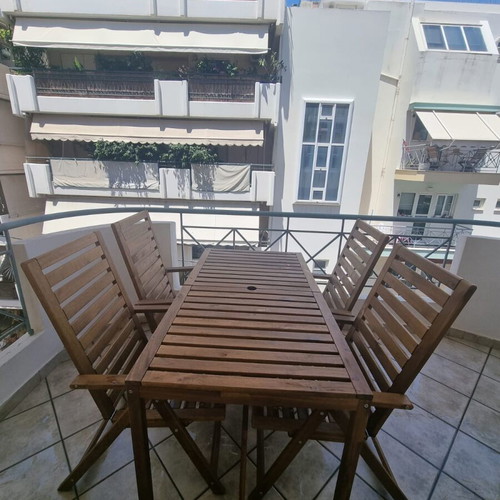 Outdoor dining set like new, table with 4 chairs for balcony or garden