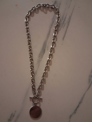 Necklace like new, silver color