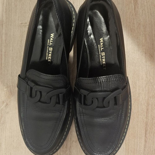 Wall Street Exclusive Collection leather women's loafers, black