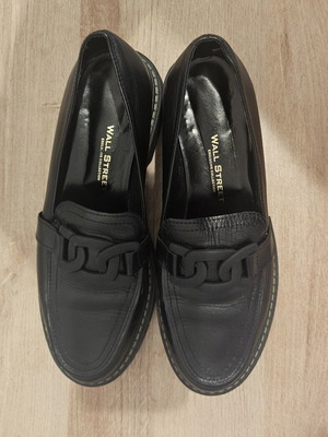 Wall Street Exclusive Collection leather women's loafers, black