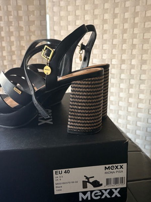 Mexx Riona Pisa black sandals size 40 like new