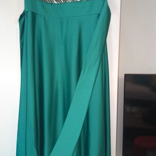 Evening dress emerald 2XL like new with sequin chest detail