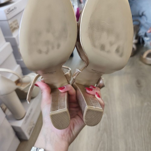 Carad Shoes sandals new, pink gold with rhinestones size 38