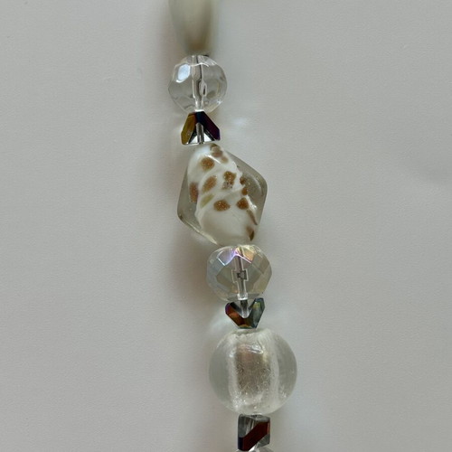 Set of 2 summer necklaces like new, white and pink