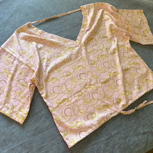Med satin short sleeve pajama set with shorts like new, pink and gold