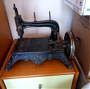 Αντίκα ραπτομηχανή του 1850