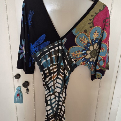 Desigual medium blouse like new, colorful