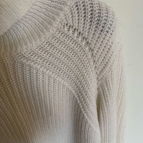 Zini knitted sweater white like new with side openings, size S