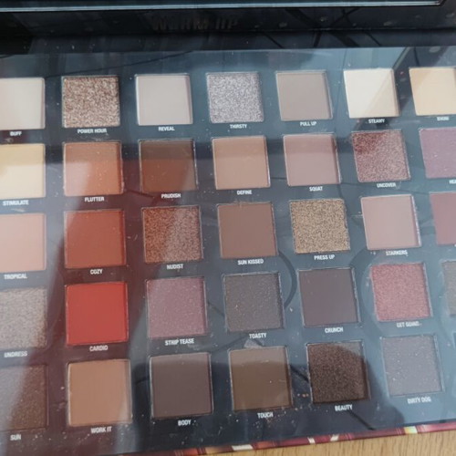 W7 Warm Up "The Hottest Nudes" eyeshadow palette, 40 shades
