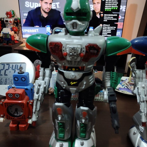 Robot Commander 2: Zadak toy like new, interactive robot