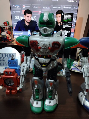 Robot Commander 2: Zadak toy like new, interactive robot