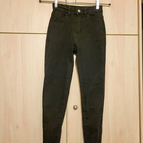 Black Shein jeans like new, elastic crop, size XS