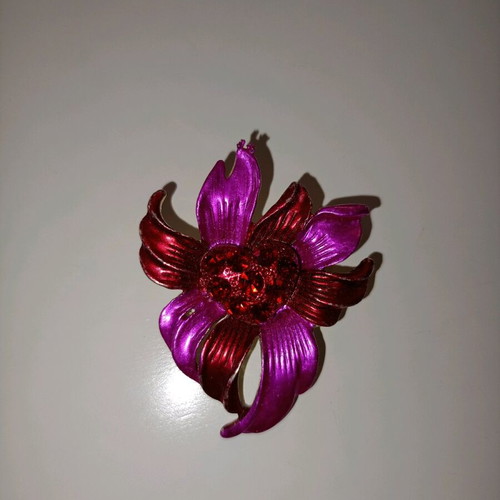 Pin like new