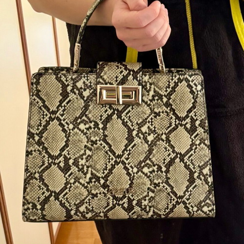 Guess handbag new, black and beige