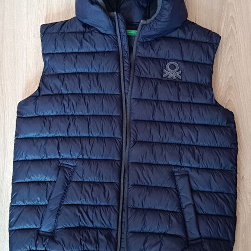 Benetton sleeveless jacket blue like new for 13-14 years old