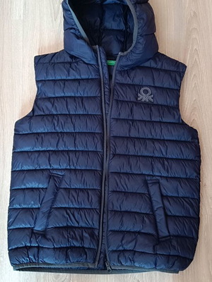 Benetton sleeveless jacket blue like new for 13-14 years old