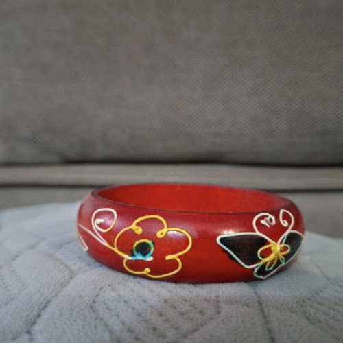Set of 7 bone bracelets in various colors like new