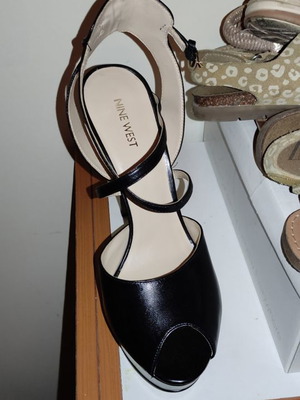 Сандали Nine West нови, черни, номер 41