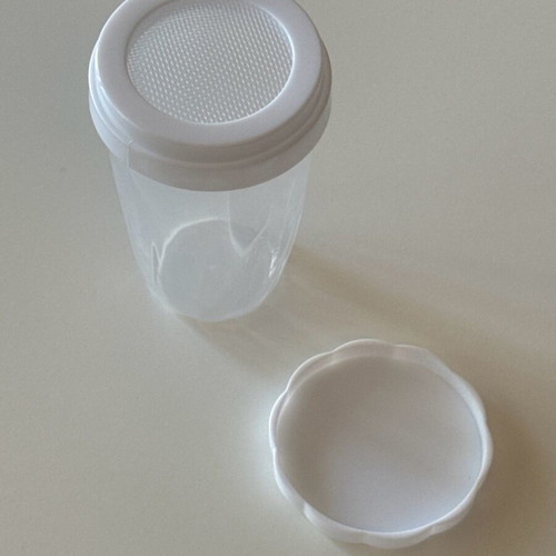 Container with sieve for flour or powdered sugar new