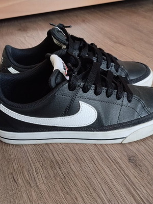 Nike sneakers black and white, size 37.5