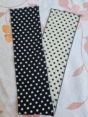 Children's reversible scarf like new, black and white