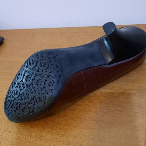 Geox leather pumps size 38 used, bordeaux and black