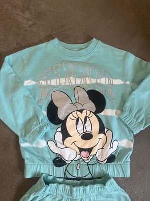 H&M kids set with Disney design like new, size 4-5, turquoise