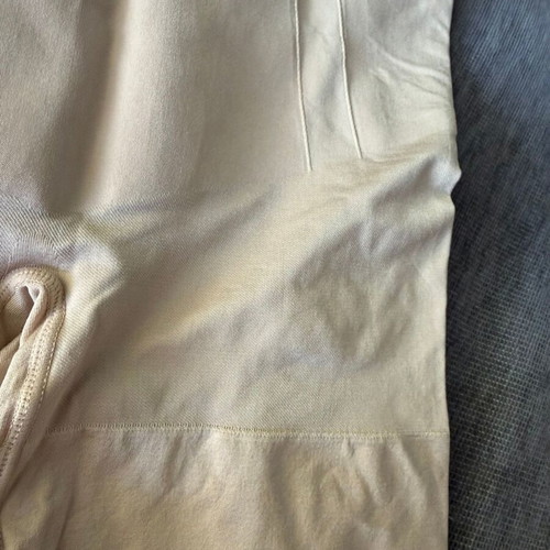 Spanx OnCore Mid-Thigh Short like new, beige shapewear