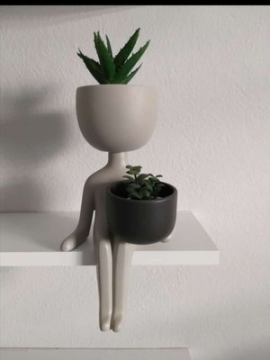 Decorative hanging planter figurine like new