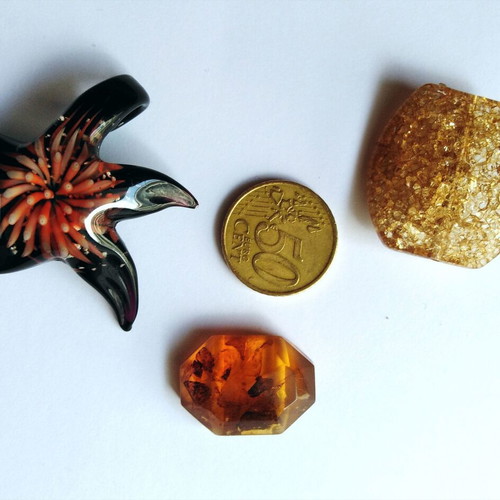 Acrylic beads used, amber-like pack with large bead and glass starfish motif