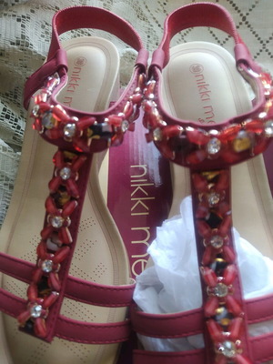 Nikki Me red platform sandals new, size 39