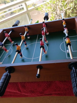 Mini foosball table like new without balls