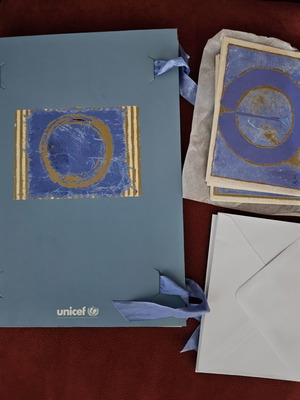 Vintage UNICEF collectible set with dossier and 6 cards