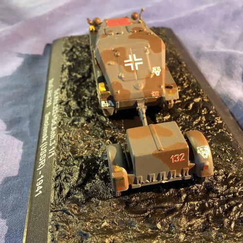 Sd.Kfz.252 model with Sd.Anh.3 trailer like new, 1:72 scale