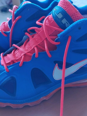 Nike jr 24 athletic shoes like new, size 45, blue