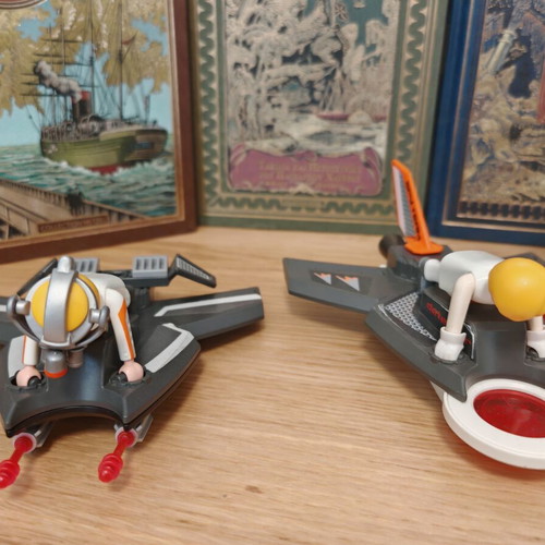 Playmobil space mission set like new with robot and exoskeletons