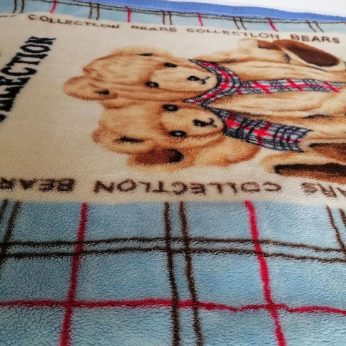 Children's blanket like new, very warm