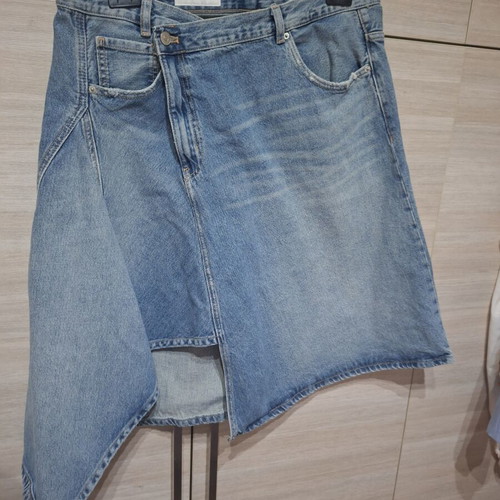 Zara denim skirt like new, XL size, unique length