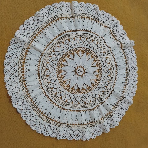 Vintage handmade round doily used, 50 cm diameter